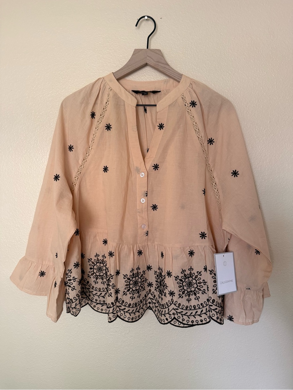 NWT Calligraphie Cream Embroidered Peasant Blouse with Scalloped Hem
